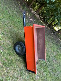 Carrello rimorchio per lavori di giardinaggio