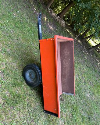 Carrello rimorchio per lavori di giardinaggio