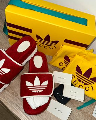 Adidas x Gucci slides in spugna rossa