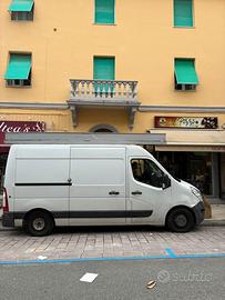 Furgone Renault Master T35 con tenda