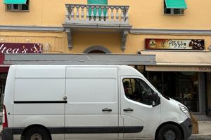 Furgone Renault Master T35 con tenda