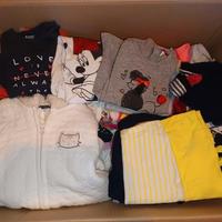 scatolone con vestiti 