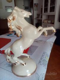 Soprammobile cavallo in procellana