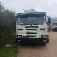 Camion autocisterna Scania 93H tre assi