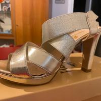 Sandali dorati con tacco 36