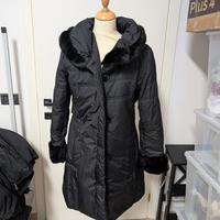 Cappotto imbottito donna nero con collo in eco-pel