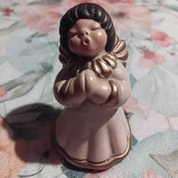 Thun-Angelo champagne inginocchiato mani giunte