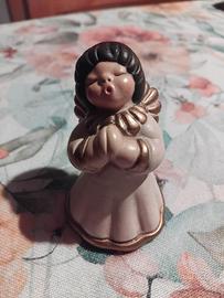 Thun-Angelo champagne inginocchiato mani giunte