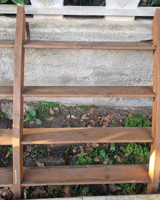 scala ornamentale in legno.