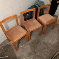 Tavolo e sedie in legno