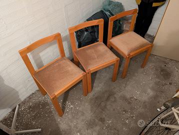 Tavolo e sedie in legno