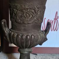 Vaso in metallo da giardino