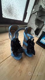 Decolte blu fiocchi neri