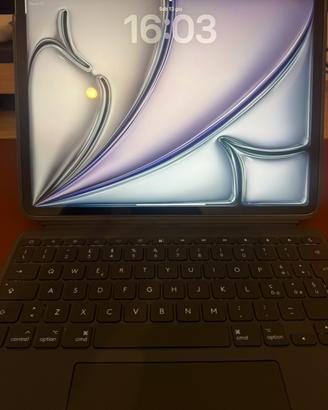 iPad Air M3 13", 128+Tastiera Logitech Combo Touch