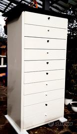 cassettiera con dieci cassetti