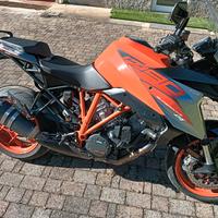 KTM 1290 SUPER DUKE GT 