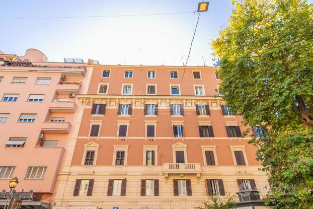 AFFASCINANTE BILOCALE IN VIALE GIULIO CESARE