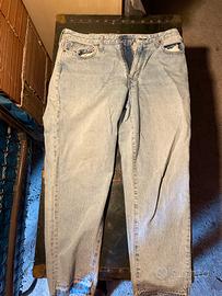 Pantaloni levis