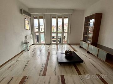 Appartamento di 111 m² con 3 locali e box auto a M