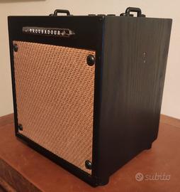 Amplificatore per chitarra acustica