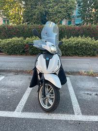 Beverly 300