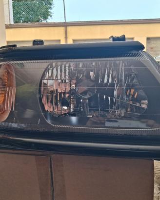 fanale anteriore dx Mitsubishi pajerosport 
