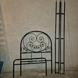 Coppia di letti neri antichi in ferro battuto