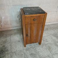 Comodino del 900 restaurato 