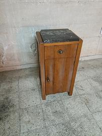 Comodino del 900 restaurato 