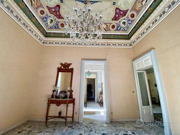 Appartamento di 270 m² con più di 5 locali a Catan