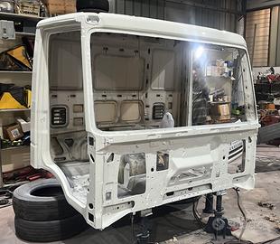 Sostituzione e verniciatura cabina iveco - allesti