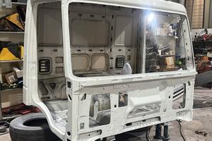 Sostituzione e verniciatura cabina iveco - allesti