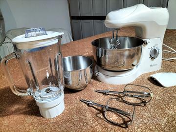 Macchina impastatrice con frullatore