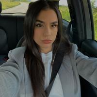 Commessa, addetta alle vendite, cameriera, hostess