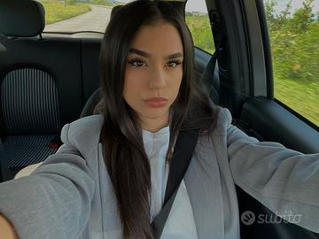 Commessa, addetta alle vendite, cameriera, hostess