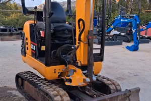 miniescavatore caterpillar