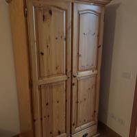Armadio in pino massello