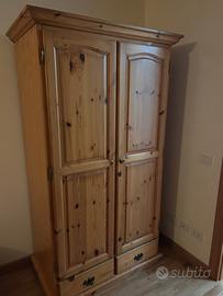 Armadio in pino massello
