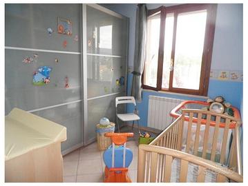 Armadio a due ante scorrevoli