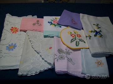 Lotto 9 articoli ricamati in cotone e lino