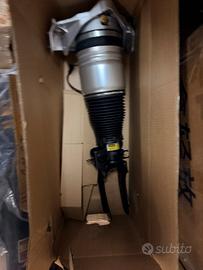 Ricambi auto in carbonio e fari Audi 3