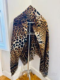Stola grande di Yves Saint Laurent