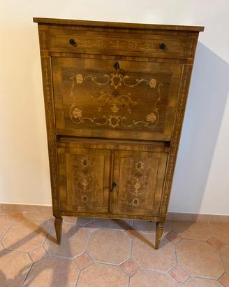 credenza noce intarsi floreale 