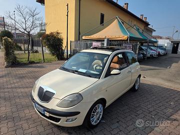 Lancia Ypsilon 1.4 16V Platino