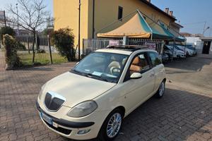 Lancia Ypsilon 1.4 16V Platino