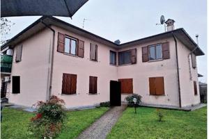 Immobile in asta di 90 m² con 3 locali e box auto 