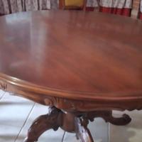 Tavolo in legno rotondo