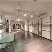 Arredamento negozio come nuovo