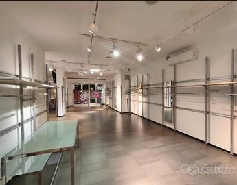 Arredamento negozio come nuovo