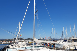 First 21.7 s beneteau